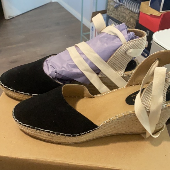 Women’s Espadrilles - Picture 6 of 6